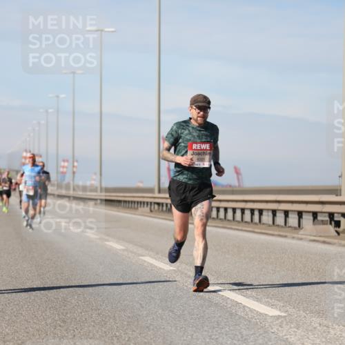 03.10.2025 - Köhlbrandbrückenlauf Yannick Fuchs http://msf.ph/oto/9184462 03.10.2025 11:40:54 Position 3 4001 meine-sportfotos.de