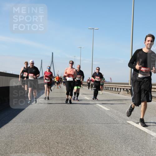 03.10.2025 - Köhlbrandbrückenlauf Yannick Fuchs http://msf.ph/oto/9184466 03.10.2025 12:02:08 Position 3 5006 meine-sportfotos.de