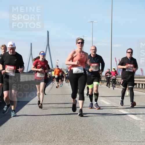 03.10.2025 - Köhlbrandbrückenlauf Yannick Fuchs http://msf.ph/oto/9184470 03.10.2025 12:02:09 Position 3 5675, 4587 meine-sportfotos.de