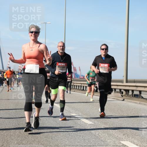 03.10.2025 - Köhlbrandbrückenlauf Yannick Fuchs http://msf.ph/oto/9184480 03.10.2025 12:02:10 Position 3 5781, 4587, 5361 meine-sportfotos.de