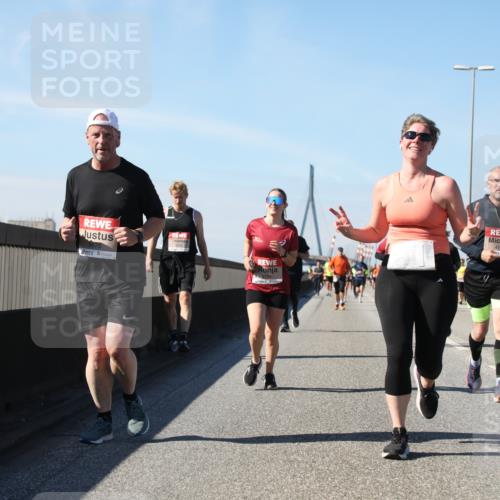 03.10.2025 - Köhlbrandbrückenlauf Yannick Fuchs http://msf.ph/oto/9184489 03.10.2025 12:02:10 Position 3 5675, 4587 meine-sportfotos.de