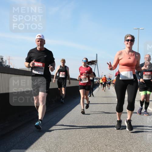 03.10.2025 - Köhlbrandbrückenlauf Yannick Fuchs http://msf.ph/oto/9184490 03.10.2025 12:02:11 Position 3 5675 meine-sportfotos.de