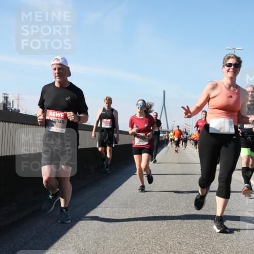 03.10.2025 - Köhlbrandbrückenlauf Yannick Fuchs http://msf.ph/oto/9184493 03.10.2025 12:02:11 Position 3 5675 meine-sportfotos.de