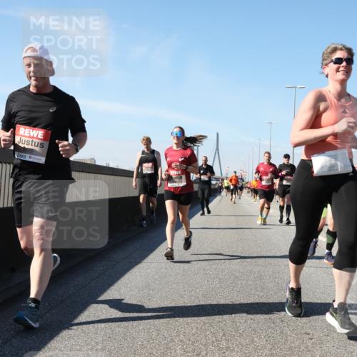 03.10.2025 - Köhlbrandbrückenlauf Yannick Fuchs http://msf.ph/oto/9184497 03.10.2025 12:02:11 Position 3 5675 meine-sportfotos.de