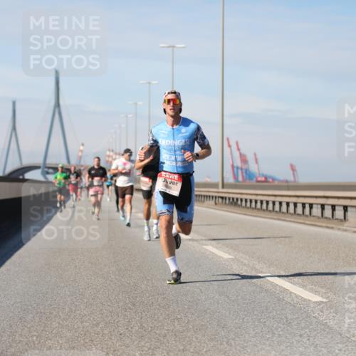 03.10.2025 - Köhlbrandbrückenlauf Yannick Fuchs http://msf.ph/oto/9184500 03.10.2025 11:41:00 Position 3 4028 meine-sportfotos.de