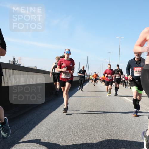 03.10.2025 - Köhlbrandbrückenlauf Yannick Fuchs http://msf.ph/oto/9184501 03.10.2025 12:02:12 Position 3 5675, 5781, 4587 meine-sportfotos.de