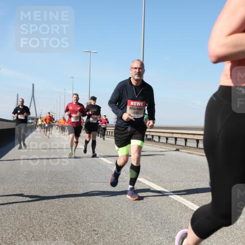 03.10.2025 - Köhlbrandbrückenlauf Yannick Fuchs http://msf.ph/oto/9184504 03.10.2025 12:02:12 Position 3 5781, 4587 meine-sportfotos.de