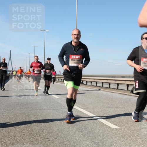 03.10.2025 - Köhlbrandbrückenlauf Yannick Fuchs http://msf.ph/oto/9184507 03.10.2025 12:02:12 Position 3 81, 4587, 5361, 17 meine-sportfotos.de