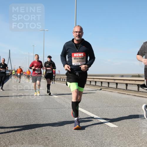 03.10.2025 - Köhlbrandbrückenlauf Yannick Fuchs http://msf.ph/oto/9184509 03.10.2025 12:02:12 Position 3 4587, 5361 meine-sportfotos.de