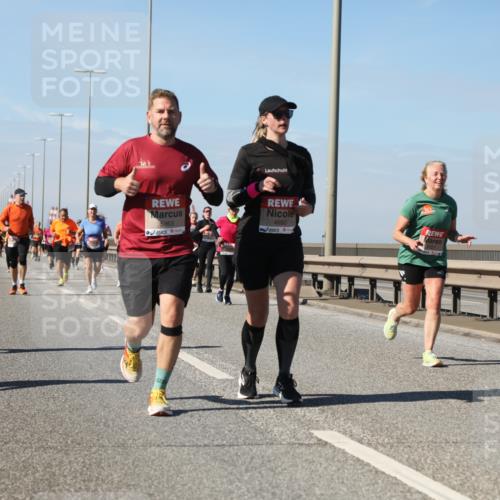 03.10.2025 - Köhlbrandbrückenlauf Yannick Fuchs http://msf.ph/oto/9184517 03.10.2025 12:02:13 Position 3 96, 6291, 5363, 4680 meine-sportfotos.de