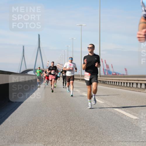 03.10.2025 - Köhlbrandbrückenlauf Yannick Fuchs http://msf.ph/oto/9184518 03.10.2025 11:41:02 Position 3 4028 meine-sportfotos.de