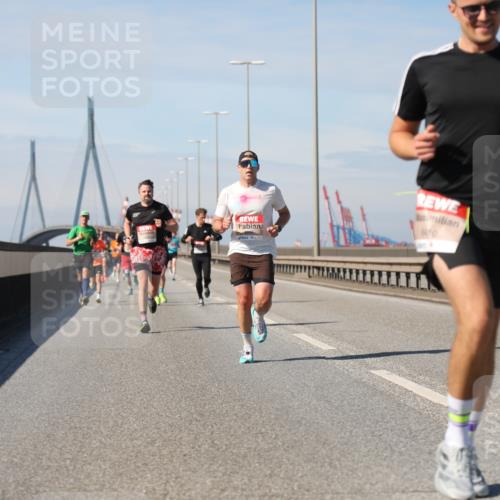03.10.2025 - Köhlbrandbrückenlauf Yannick Fuchs http://msf.ph/oto/9184527 03.10.2025 11:41:03 Position 3 10 meine-sportfotos.de