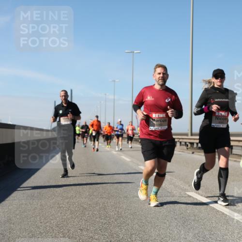 03.10.2025 - Köhlbrandbrückenlauf Yannick Fuchs http://msf.ph/oto/9184528 03.10.2025 12:02:14 Position 3 5745, 4680, 5363 meine-sportfotos.de