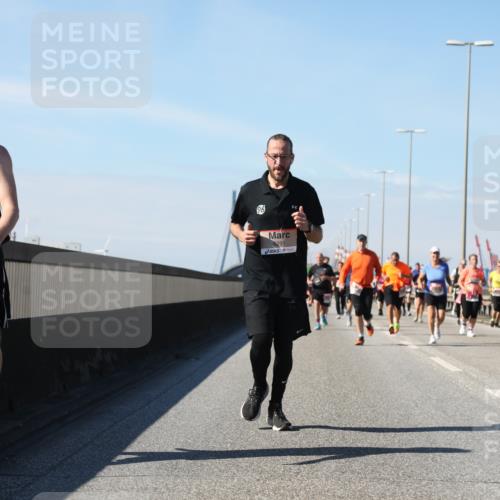 03.10.2025 - Köhlbrandbrückenlauf Yannick Fuchs http://msf.ph/oto/9184531 03.10.2025 12:02:15 Position 3 5745, 96, 6291 meine-sportfotos.de