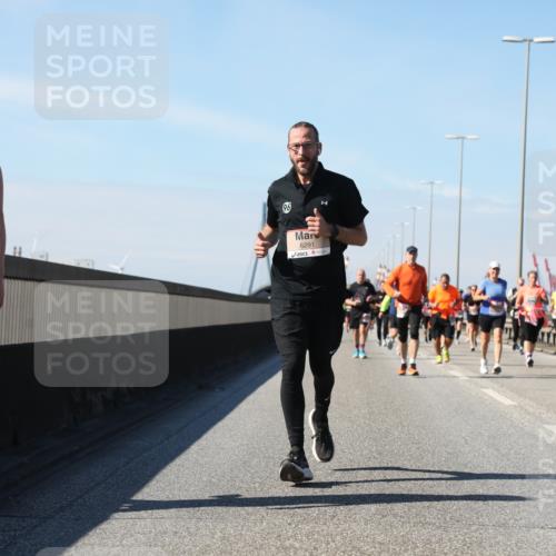 03.10.2025 - Köhlbrandbrückenlauf Yannick Fuchs http://msf.ph/oto/9184533 03.10.2025 12:02:15 Position 3 5745, 96, 6291 meine-sportfotos.de