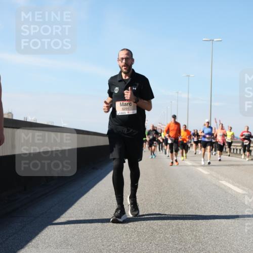 03.10.2025 - Köhlbrandbrückenlauf Yannick Fuchs http://msf.ph/oto/9184541 03.10.2025 12:02:15 Position 3 5745, 96, 6291 meine-sportfotos.de