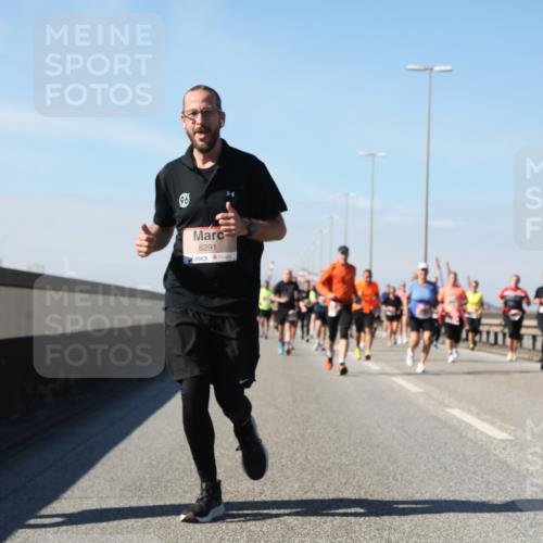 03.10.2025 - Köhlbrandbrückenlauf Yannick Fuchs http://msf.ph/oto/9184543 03.10.2025 12:02:16 Position 3 1116, 6291 meine-sportfotos.de