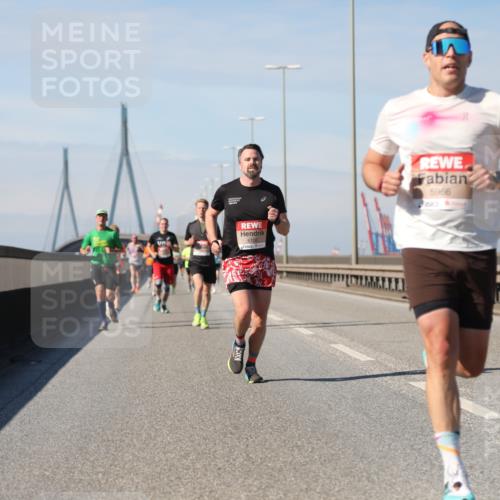 03.10.2025 - Köhlbrandbrückenlauf Yannick Fuchs http://msf.ph/oto/9184544 03.10.2025 11:41:05 Position 3 5966 meine-sportfotos.de
