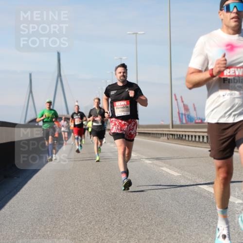03.10.2025 - Köhlbrandbrückenlauf Yannick Fuchs http://msf.ph/oto/9184545 03.10.2025 11:41:06 Position 3 6100, 5966 meine-sportfotos.de