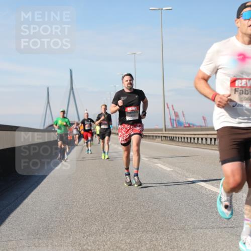 03.10.2025 - Köhlbrandbrückenlauf Yannick Fuchs http://msf.ph/oto/9184548 03.10.2025 11:41:06 Position 3 6100, 5966 meine-sportfotos.de