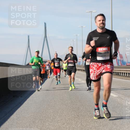 03.10.2025 - Köhlbrandbrückenlauf Yannick Fuchs http://msf.ph/oto/9184554 03.10.2025 11:41:06 Position 3 6100 meine-sportfotos.de