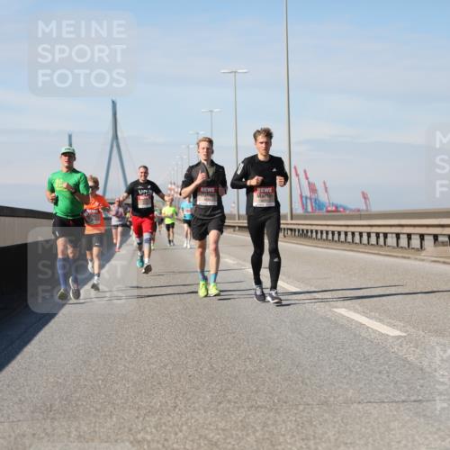 03.10.2025 - Köhlbrandbrückenlauf Yannick Fuchs http://msf.ph/oto/9184562 03.10.2025 11:41:08 Position 3 4233 meine-sportfotos.de