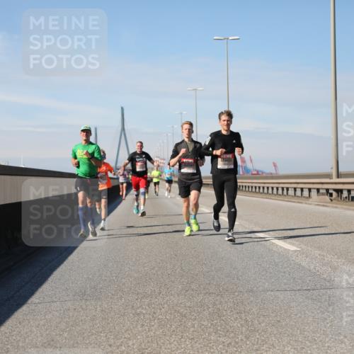 03.10.2025 - Köhlbrandbrückenlauf Yannick Fuchs http://msf.ph/oto/9184568 03.10.2025 11:41:09 Position 3 4233 meine-sportfotos.de