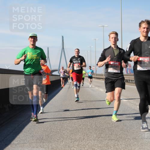 03.10.2025 - Köhlbrandbrückenlauf Yannick Fuchs http://msf.ph/oto/9184576 03.10.2025 11:41:10 Position 3 30, 4050, 4233 meine-sportfotos.de