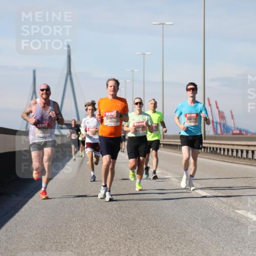 03.10.2025 - Köhlbrandbrückenlauf Yannick Fuchs http://msf.ph/oto/9184622 03.10.2025 11:41:15 Position 3 4078, 4114 meine-sportfotos.de