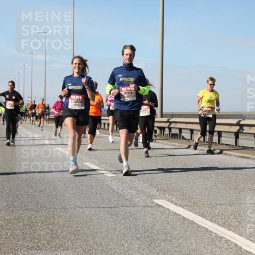 03.10.2025 - Köhlbrandbrückenlauf Yannick Fuchs http://msf.ph/oto/9184625 03.10.2025 12:02:23 Position 3 6684, 6687 meine-sportfotos.de