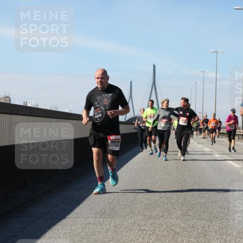 03.10.2025 - Köhlbrandbrückenlauf Yannick Fuchs http://msf.ph/oto/9184630 03.10.2025 12:02:24 Position 3 5431, 6684 meine-sportfotos.de