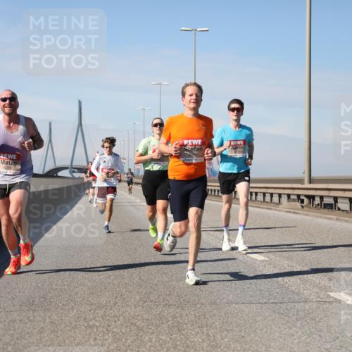 03.10.2025 - Köhlbrandbrückenlauf Yannick Fuchs http://msf.ph/oto/9184638 03.10.2025 11:41:17 Position 3 6206, 4078, 4114 meine-sportfotos.de