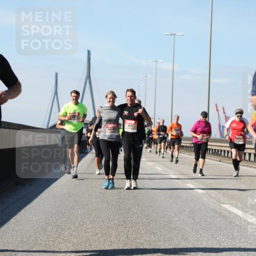 03.10.2025 - Köhlbrandbrückenlauf Yannick Fuchs http://msf.ph/oto/9184639 03.10.2025 12:02:25 Position 3 5431, 6684 meine-sportfotos.de