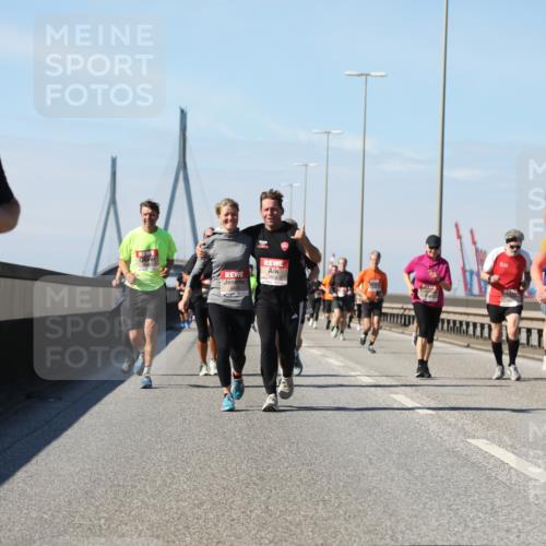 03.10.2025 - Köhlbrandbrückenlauf Yannick Fuchs http://msf.ph/oto/9184641 03.10.2025 12:02:25 Position 3 5431, 6684 meine-sportfotos.de