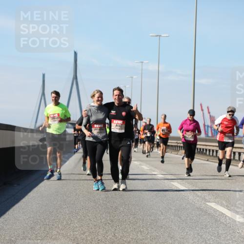 03.10.2025 - Köhlbrandbrückenlauf Yannick Fuchs http://msf.ph/oto/9184643 03.10.2025 12:02:25 Position 3 5431, 4602, 60, 2 meine-sportfotos.de