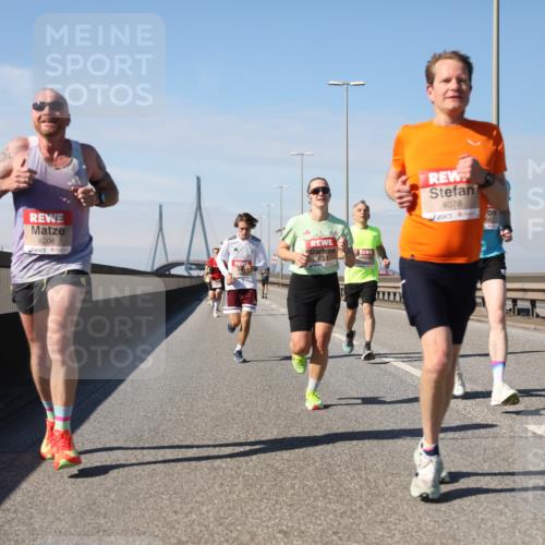 03.10.2025 - Köhlbrandbrückenlauf Yannick Fuchs http://msf.ph/oto/9184644 03.10.2025 11:41:18 Position 3 6206, 12, 4078 meine-sportfotos.de