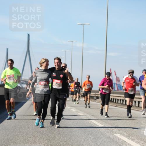 03.10.2025 - Köhlbrandbrückenlauf Yannick Fuchs http://msf.ph/oto/9184645 03.10.2025 12:02:25 Position 3 4603, 4602 meine-sportfotos.de