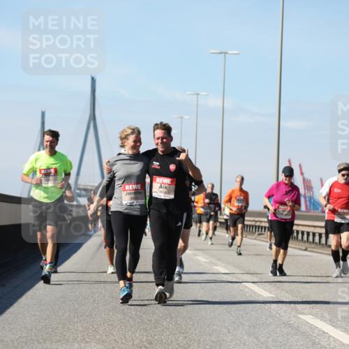 03.10.2025 - Köhlbrandbrückenlauf Yannick Fuchs http://msf.ph/oto/9184647 03.10.2025 12:02:25 Position 3 4603, 4602 meine-sportfotos.de