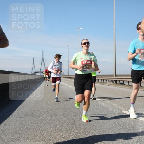 03.10.2025 - Köhlbrandbrückenlauf Yannick Fuchs http://msf.ph/oto/9184648 03.10.2025 11:41:19 Position 3 6206, 4123, 4114 meine-sportfotos.de