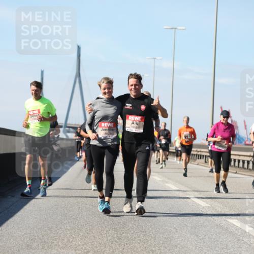 03.10.2025 - Köhlbrandbrückenlauf Yannick Fuchs http://msf.ph/oto/9184652 03.10.2025 12:02:26 Position 3 4603, 4602 meine-sportfotos.de