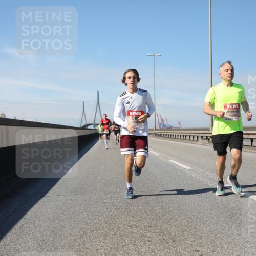 03.10.2025 - Köhlbrandbrückenlauf Yannick Fuchs http://msf.ph/oto/9184657 03.10.2025 11:41:20 Position 3 41, 4096 meine-sportfotos.de