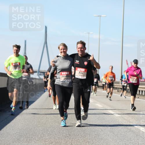 03.10.2025 - Köhlbrandbrückenlauf Yannick Fuchs http://msf.ph/oto/9184658 03.10.2025 12:02:26 Position 3 4603, 4602 meine-sportfotos.de