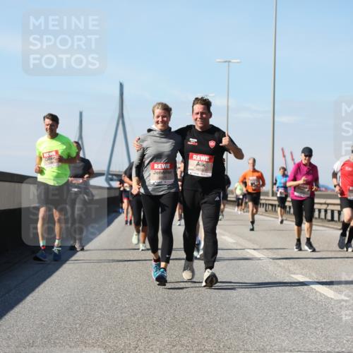 03.10.2025 - Köhlbrandbrückenlauf Yannick Fuchs http://msf.ph/oto/9184660 03.10.2025 12:02:26 Position 3 4603, 4602 meine-sportfotos.de