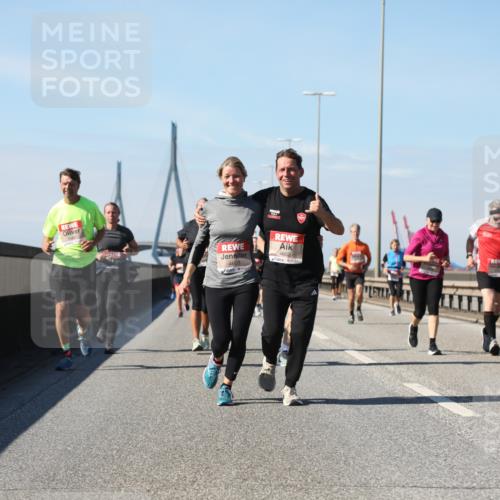 03.10.2025 - Köhlbrandbrückenlauf Yannick Fuchs http://msf.ph/oto/9184662 03.10.2025 12:02:27 Position 3 4603, 4602 meine-sportfotos.de