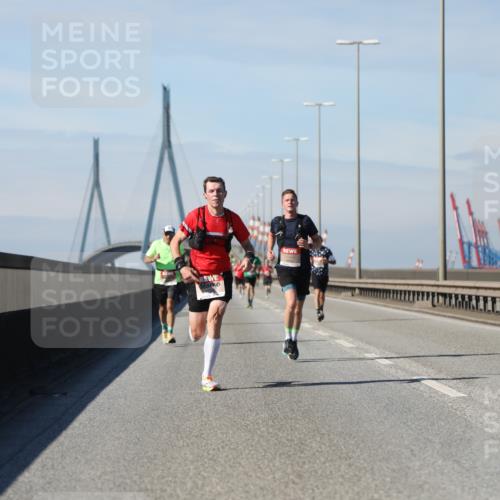 03.10.2025 - Köhlbrandbrückenlauf Yannick Fuchs http://msf.ph/oto/9184667 03.10.2025 11:41:21 Position 3  meine-sportfotos.de