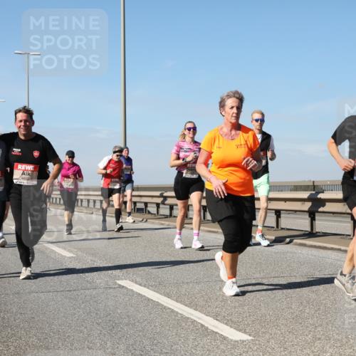 03.10.2025 - Köhlbrandbrückenlauf Yannick Fuchs http://msf.ph/oto/9184673 03.10.2025 12:02:28 Position 3 4603, 4602, 5419 meine-sportfotos.de