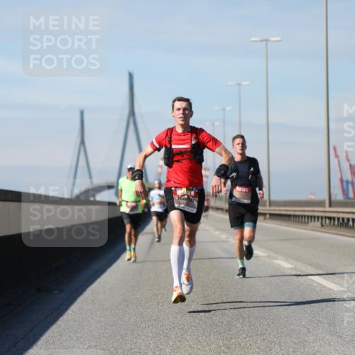 03.10.2025 - Köhlbrandbrückenlauf Yannick Fuchs http://msf.ph/oto/9184676 03.10.2025 11:41:22 Position 3  meine-sportfotos.de