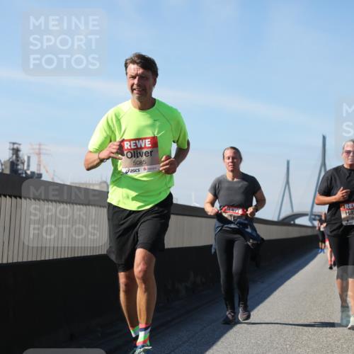 03.10.2025 - Köhlbrandbrückenlauf Yannick Fuchs http://msf.ph/oto/9184690 03.10.2025 12:02:30 Position 3 5085, 4943 meine-sportfotos.de