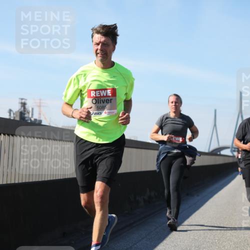 03.10.2025 - Köhlbrandbrückenlauf Yannick Fuchs http://msf.ph/oto/9184692 03.10.2025 12:02:30 Position 3 5085, 4943 meine-sportfotos.de