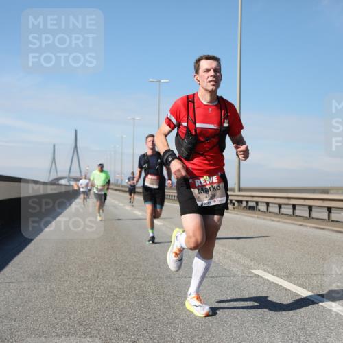 03.10.2025 - Köhlbrandbrückenlauf Yannick Fuchs http://msf.ph/oto/9184697 03.10.2025 11:41:24 Position 3 4594 meine-sportfotos.de